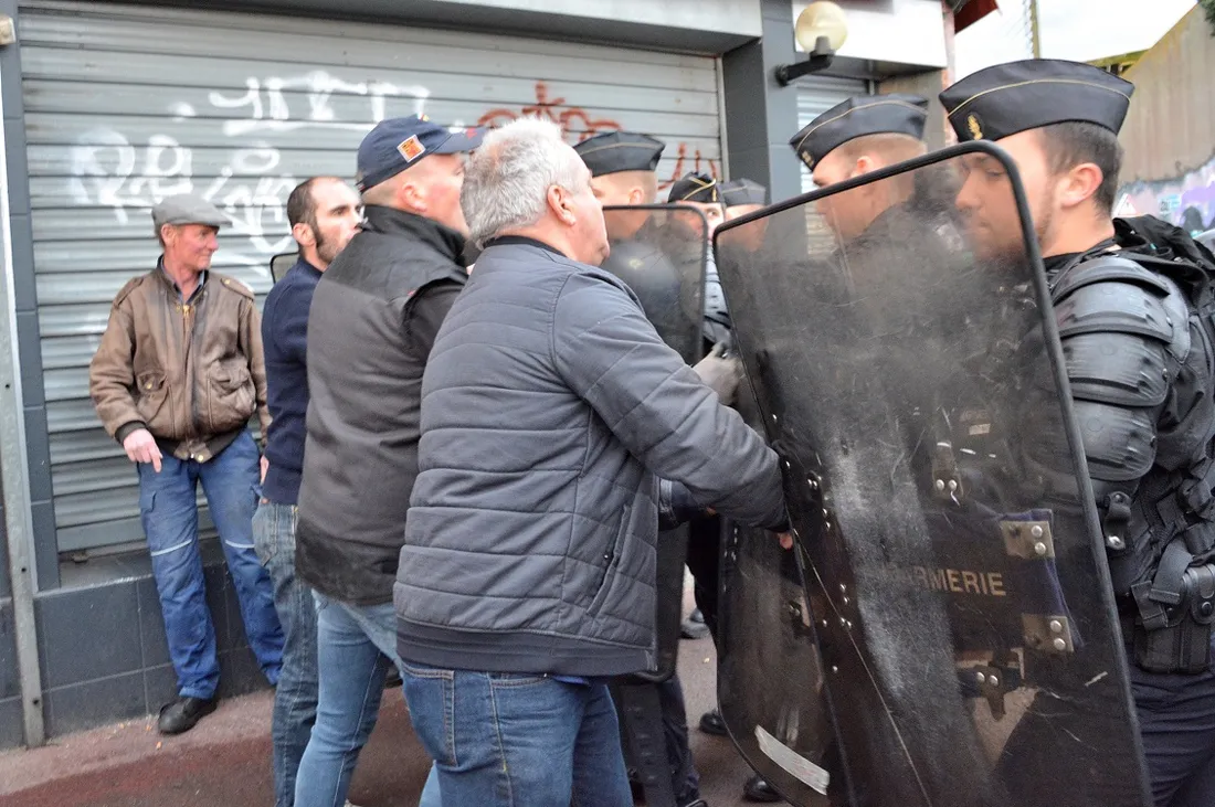 Les manifestants de Lorient face aux forces de l'ordre